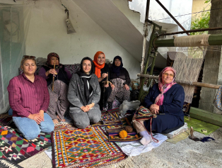 KORKUTELİ’NİN KÜLTÜREL MİRASI ALAFARADIN KİLİMİ VE FIĞLA BARDAĞI, COĞRAFİ İŞARET TESCİLİYLE ESKİ ÜNÜNE YENİDEN KAVUŞUYOR Galeri