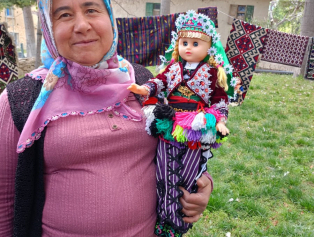 KORKUTELİ’NİN KÜLTÜREL MİRASI ALAFARADIN KİLİMİ VE FIĞLA BARDAĞI, COĞRAFİ İŞARET TESCİLİYLE ESKİ ÜNÜNE YENİDEN KAVUŞUYOR Galeri