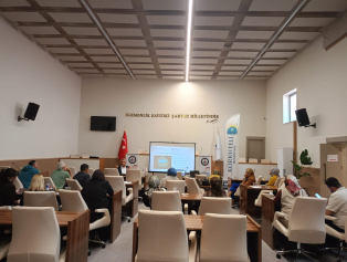 KORKUTELİ’NİN KÜLTÜREL MİRASI ALAFARADIN KİLİMİ VE FIĞLA BARDAĞI, COĞRAFİ İŞARET TESCİLİYLE ESKİ ÜNÜNE YENİDEN KAVUŞUYOR Galeri